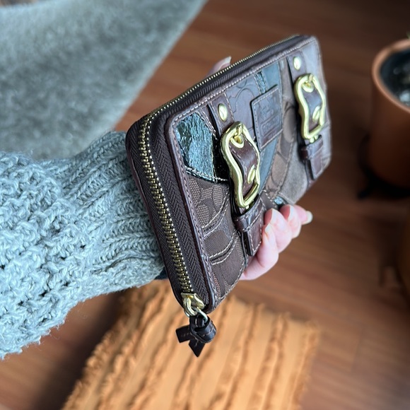 COACH leather wallet/clutch - Picture 3 of 14